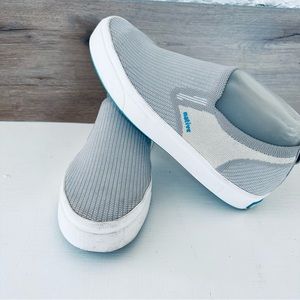 native. women sneakers gray size 7 good condition